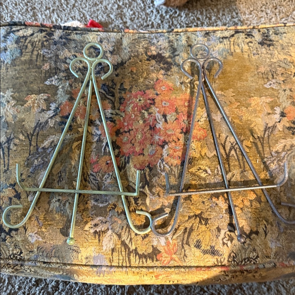 Elegant Green and Dark Gray Metal Easel Set